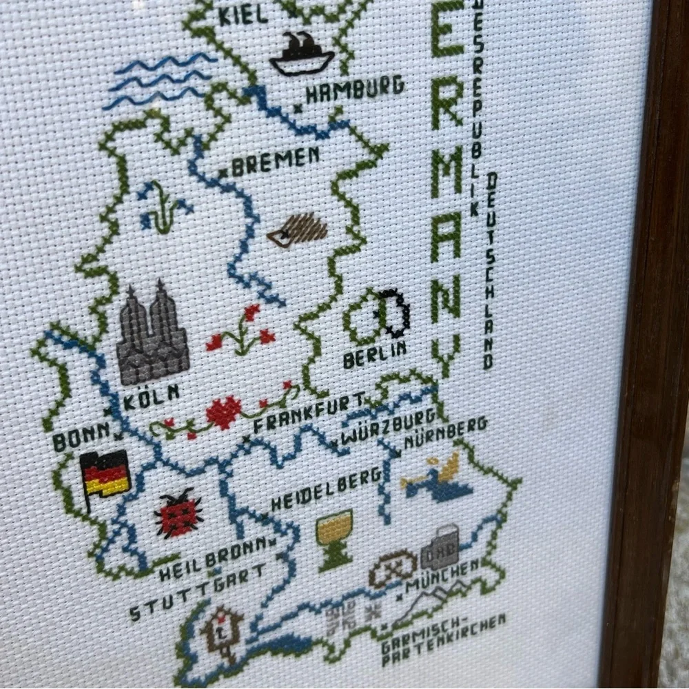Vintage Cross Stitch Art Map of Germany Framed Berlin Munich Cologne Landmarks - Picture 3 of 4